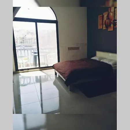 Seaview One Bedroom Apartment, Overlooking Marsaskala Harbour 公寓 *