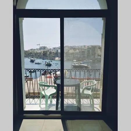 Seaview One Bedroom Apartment, Overlooking Marsaskala Harbour 马尔萨斯卡拉